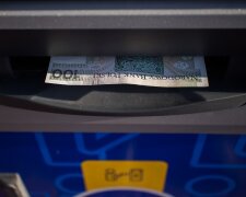 Skarbówka śledzi transakcje bankowe Polaków. Czego lepiej unikać robiąc przelewy