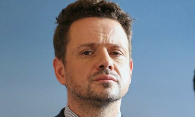 Rafał Trzaskowski wytropiony przez fotoreporterów podczas drogi do pracy. Jego zachowanie zadziwiło dziennikarzy