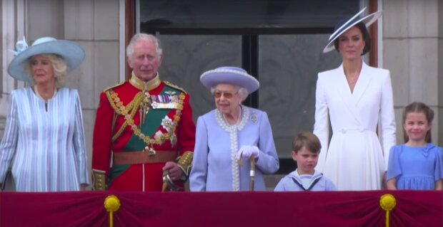 Królowa Elżbieta II z rodziną / YouTube:   11Alive