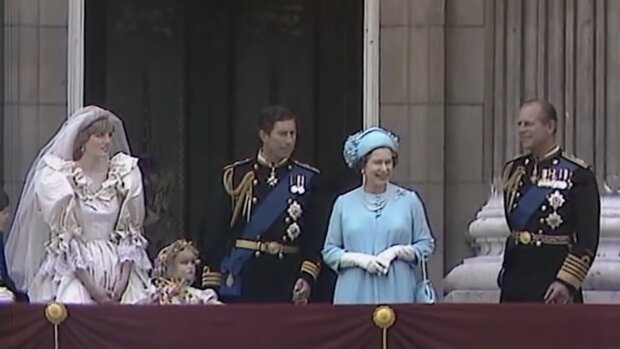 Książę Filip, Diana, Elżbieta II, książę Karol. Źródło: Youtube The Royal Family Channel