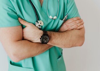 Lekarze ostrzegają. To może być pierwszy sygnał rozwijającego się nowotworu