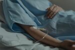 Nie chciał pożegnać ciężko chorej żony, choć namawiano go, by się poddał. Miesiącami śpiewał i tańczył przy jej łóżku, aż nastąpił przełom