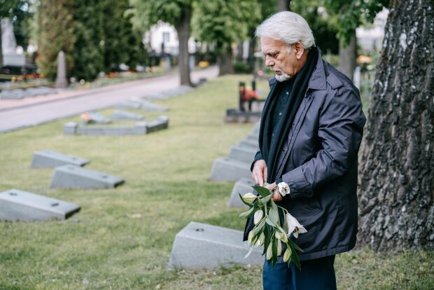 Z życia wzięte. "Po odejściu żony byłem wrakiem człowieka": Własne dzieci dobiły mnie, gdy zaczęły dzielić moje życie jak spadek