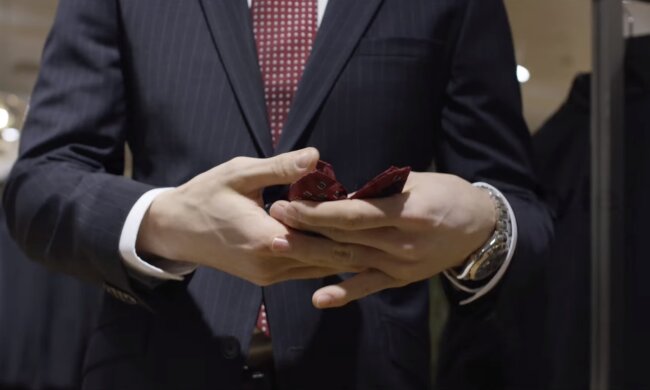 Garnitur. Źródło: Youtube Slikhaar TV - Mens hair