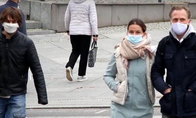 Coraz trudniejsza sytuacja epidemiczna w kraju. Czy czekają nas zmiany w przepisach? Czego mogą dotyczyć