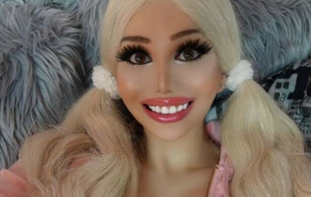 Zapłaciła prawie 600 tys. zł. Dziewczyna zmieniła się w lalkę Barbie