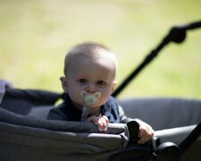 Z życia wzięte. "Wyszła przed dom i zobaczyła wózek z niemowlęciem": W liściku błagała matka: "Zaopiekuj się moim dzieckiem"