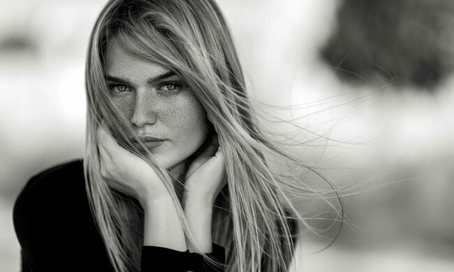 Z życia wzięte. "Moja teściowa przyjęła nas pod dach, ale działa mi na nerwy": Zużywa moje drogie kosmetyki