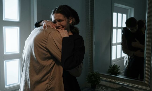 Z życia wzięte. "Przebaczyłam mężowi zdradę, a dziś żałuję każdego dnia": Kochanka zostawiła ich dziecko, a ja zostałam z rolą opiekunki