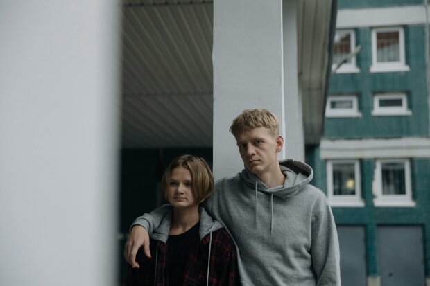 brat i siostra @pexels
