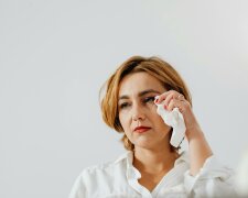 Z życia wzięte. "Kupiłam rodzinie dom za pieniądze zarobione na emigracji": Mąż oznajmił, że dzieci mają już nową mamę