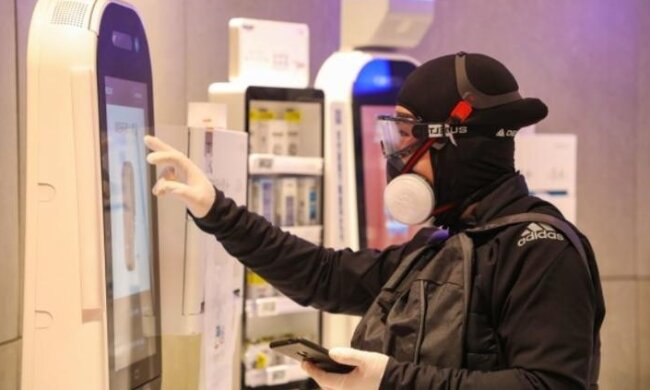 Opracowano szczepionkę na koronawirusa. Poddano testom pierwszą ochotniczkę. Jakie są efekty i kiedy wejdzie do użytku