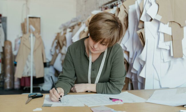 Z życia wzięte. "Awans męża zmienił wszystko": W jego nowym, wyższym świecie zabrakło miejsca dla żony-krawcowej