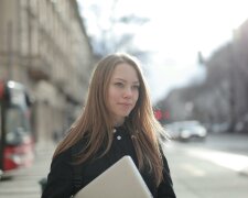 Z życia wzięte. "Teściowie od początku mnie odrzucali, bo wychowałam się w domu dziecka": Z czasem uknuli plan, by rozbić moje małżeństwo