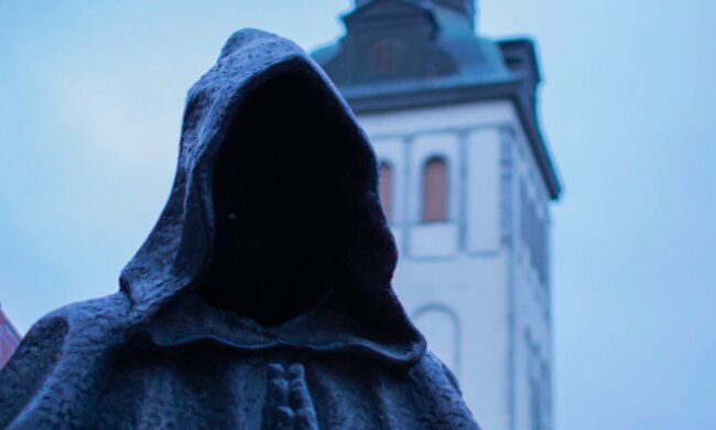 Niepokojące przepowiednie słynnych jasnowidzów. Co czeka nas w najbliższych miesiącach