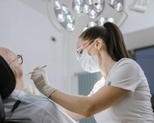 Nowe bezpłatne świadczenia dentystyczne od 1 września. Z tych pakietów skorzystają pacjenci