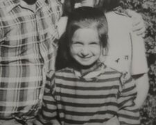 Ta mała dziewczynka, która  uśmiecha się ze zdjęcia, dzisiaj jest znana w każdym polskim domu. Wyrosła na dzielną kobietę
