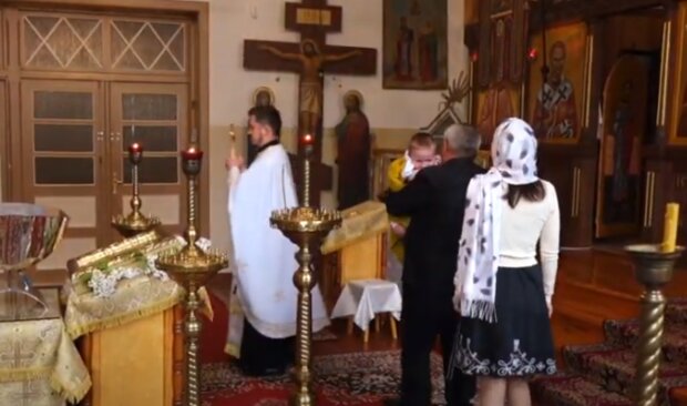 Chrzest w kościele prawosławnym/YouTube @PRO VIDEO Makarewicza