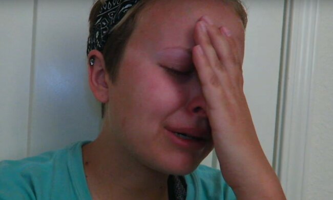 Płacząca kobieta/YT @Johnnie June