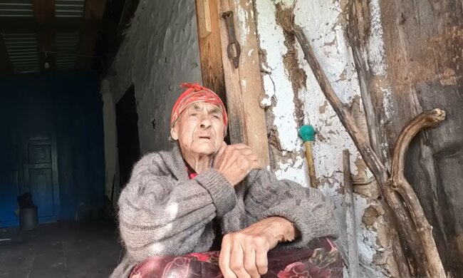 Z życia wzięte. "Kobieta dała biednej babci 100 zł i postanowiła zobaczyć, jak je wyda": To, co zobaczyła, ją zaskoczyło