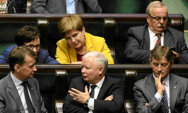 Czy PiS może wpływać na przyszłe decyzje Senatu? Przedstawiamy metody partii rządzącej