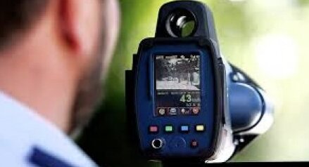 Miały poprawić jakość pomiarów, a jest jeszcze gorzej. Nowe radary Policji wprawiają w ruch nawet budynki