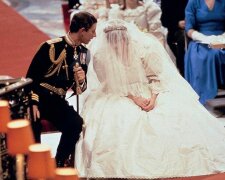 Księżna Diana i książę Karol. Źródło: kobieta.gazeta.pl
