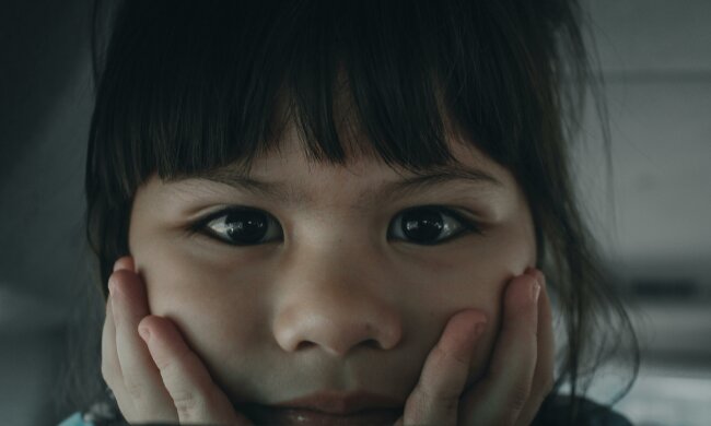 Z życia wzięte. "Miałam tylko 5 lat, gdy mama zostawiła mnie w sklepie": Moim jedynym grzechem było to, że poprosiłam o jedzenie