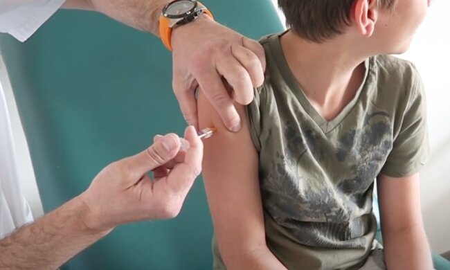 Szczepienia. Screen: YouTube