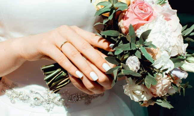 Z życia wzięte. "Tuż przed przysięgą odkryłam prawdę o narzeczonym": Kochał tylko mój majątek, nie mnie