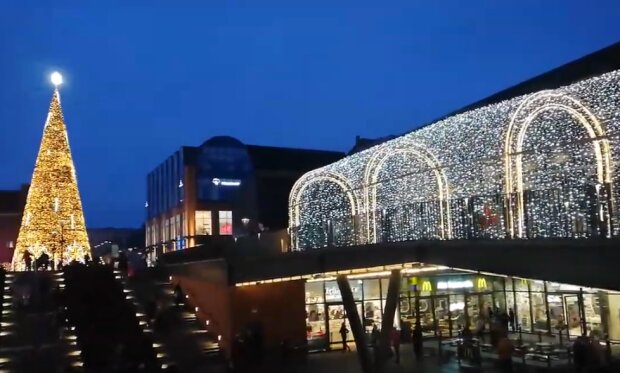 Gdańsk: świąteczna atmosfera już zawitała do miasta. Zaświecono część iluminacji w centrum oraz choinkę. Gdzie można je zobaczyć