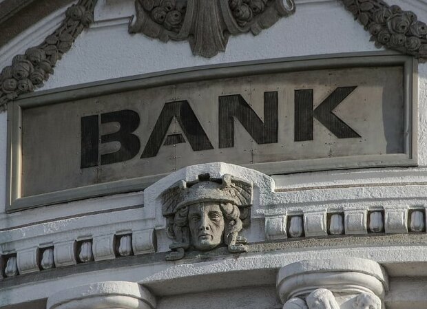Bank ostrzega przed oszustwami!/screen Pikrepo