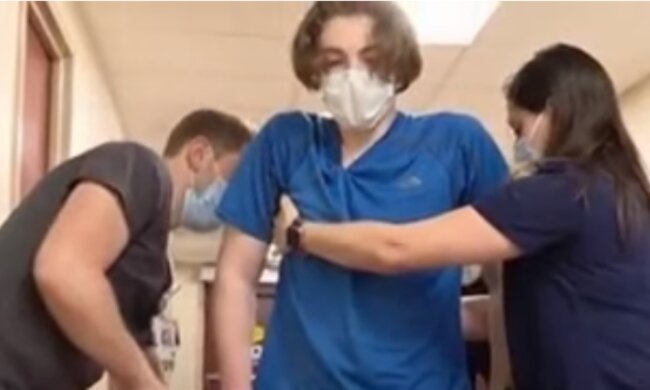 Sammy Berko w szpitalu/YouTube @TrendingMailBox