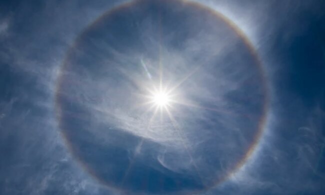 Zjawisko Halo wokół Słońca/screen Pixabay