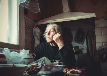 Z życia wzięte. "Dla moich dzieci jestem ważna tylko wtedy, gdy przychodzi emerytura": Na zwykły telefon nie mają już czasu