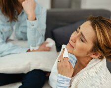 Z życia wzięte. "Wiem, że mój młody mąż mnie zdradza, ale wolę udawać, że nic nie widzę": Boję się, że odejdzie