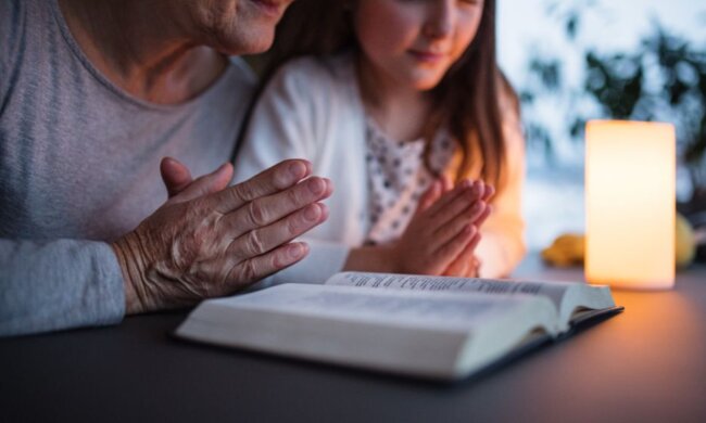 Modlitwa przynosi ukojenie w ciężkich chwilach. Pozwala nam zajrzeć w głąb siebie