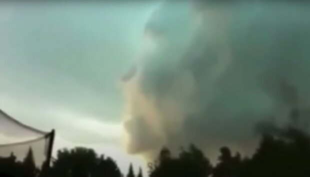 Twarz Boga wśród chmur / YouTube:  Zjawiska Niewyjaśnione