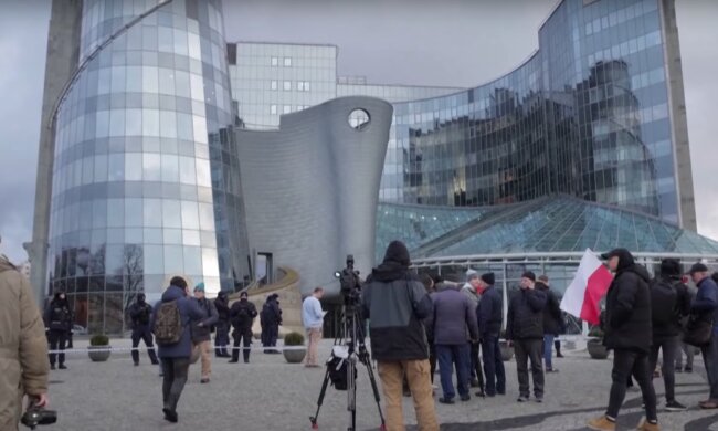 Telewizja Polska/YT @France 24 English
