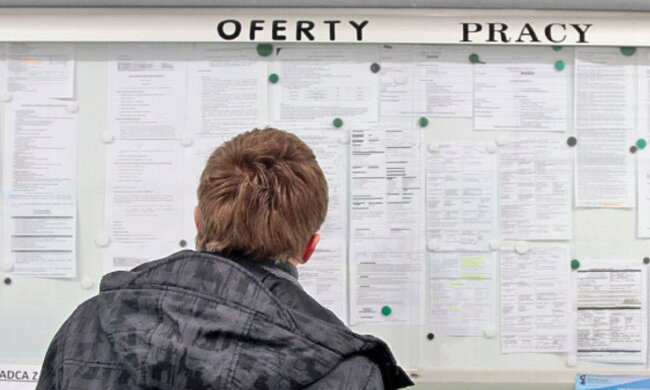 Sytuacja spowodowana koronawirusem nie napawa optymizmem. Jak podają prognozy pracę mogą stracić nawet miliony Polaków