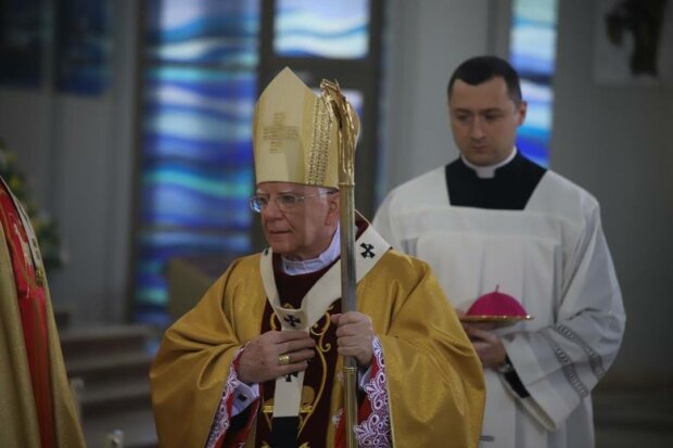 Arcybiskup z Krakowa miał kontakt z zakażonym. Coraz więcej zachorowań wśród duchownych