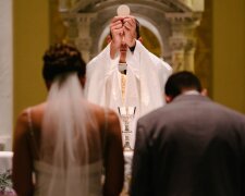 Przełomowe zmiany w prawie kościelnym. Katoliccy księża będą mogli mieć żony