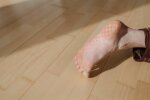 Ten objaw widać na stopach. Może ostrzegać przed problemem z sercem
