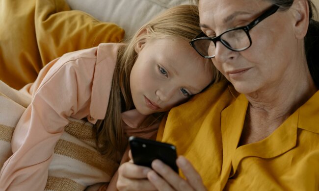 babcia i wnuczka @pexels