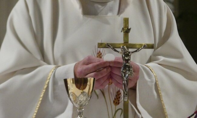 Koronawirus u księdza. Źródło: polsatnews.pl