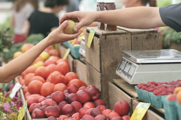 Kraków: jak kształtują się ceny owoców i warzyw na popularnych targach w mieście