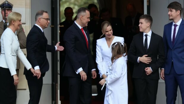 Agata Duda, Andrzej Duda, Karol Nawrocki, Marta Nawrocka i dzieci, screen Youtube @plotki_24h