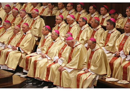 Biskupi zachęcają wiernych, aby uczestniczyli we mszach, źródło: Archivo Radio Vaticana