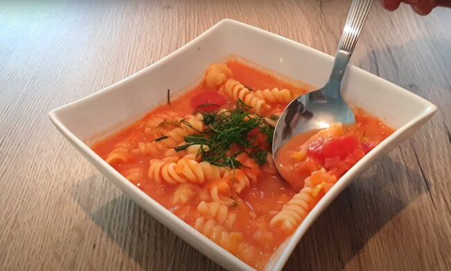 Zupa pomidorowa/YouTube @Sprint Cooking
