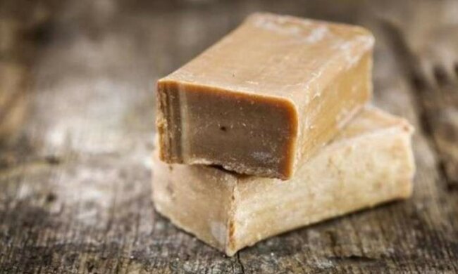 Bezdomna, młoda dziewczyna poprosiła mnie o kostkę mydła. Postanowiłem jej pomóc. Rok później spotkaliśmy się ponownie